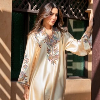 ملابس عربية image